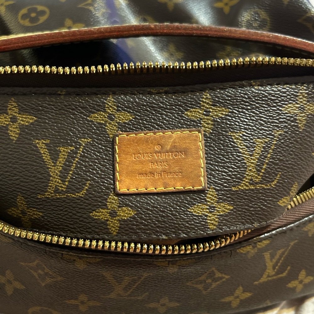 Louis Vuitton Mono Sully MM
Certificate of authenticity. Photos for condition - Picture 5 of 16